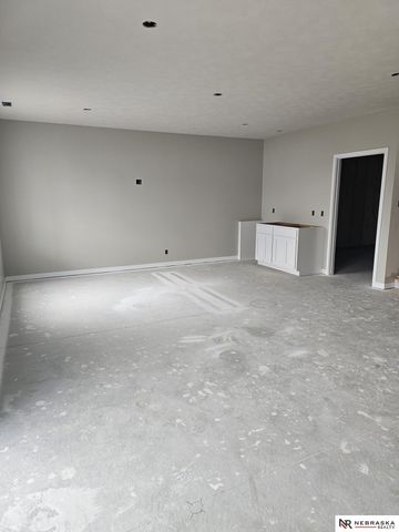 225 Kristi Lane, Hickman, NE 68372