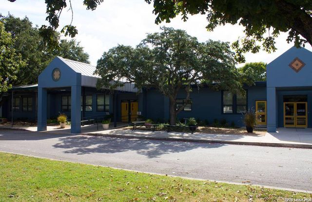 925 Armadillo, Seguin, TX 78155