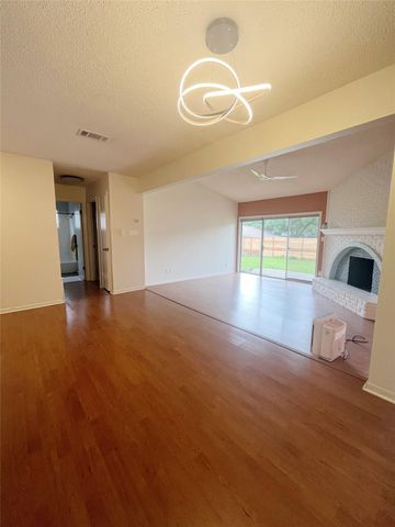 8702 Dawnridge CIR, Austin, TX 78757