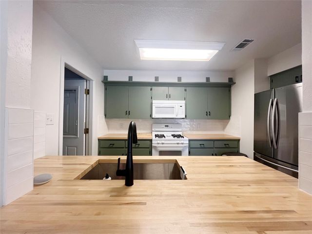 8702 Dawnridge CIR, Austin, TX 78757