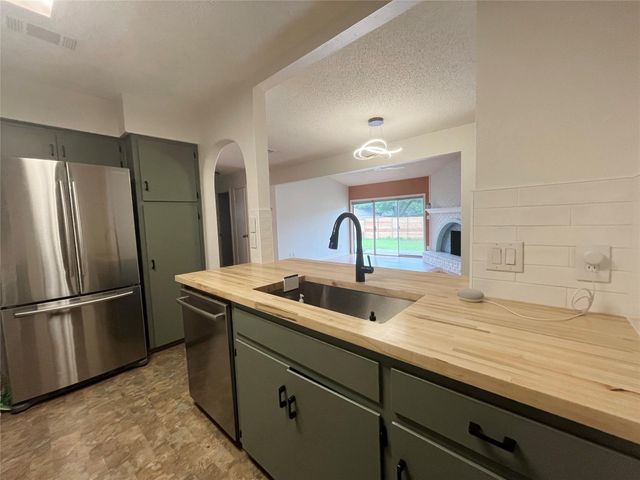 8702 Dawnridge CIR, Austin, TX 78757