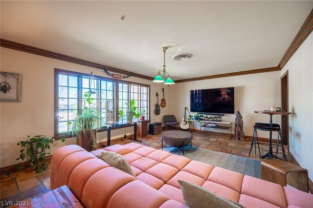 3675 Greencrest Drive, Las Vegas, NV 89121