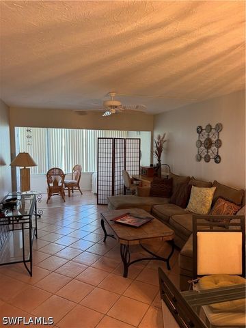 1624 Pine Valley DR 115, Fort Myers, FL 33907