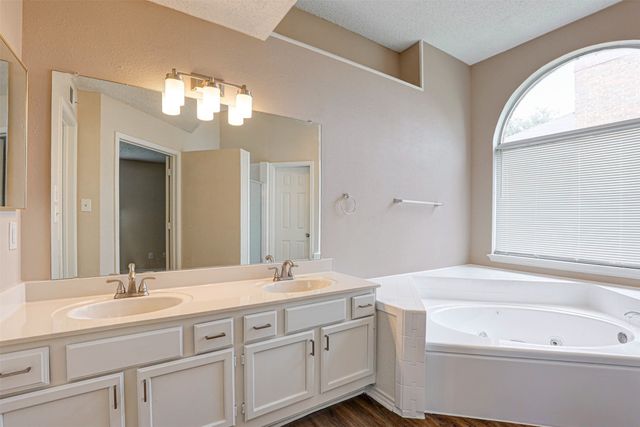 202 Lavender Drive, Cedar Hill, TX 75104