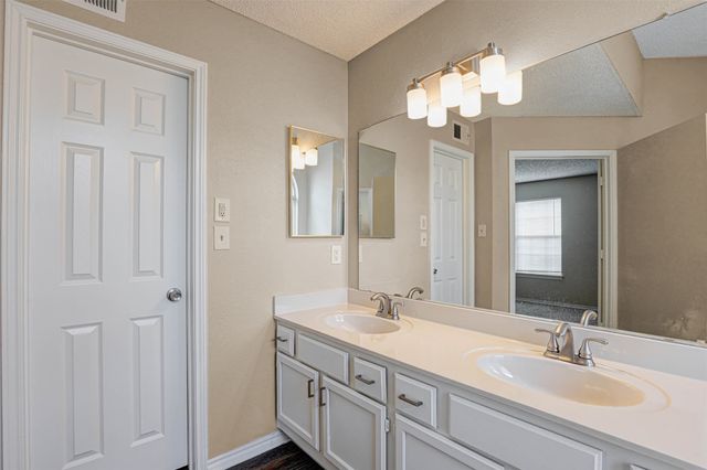 202 Lavender Drive, Cedar Hill, TX 75104