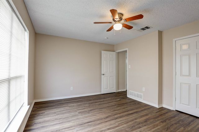 202 Lavender Drive, Cedar Hill, TX 75104