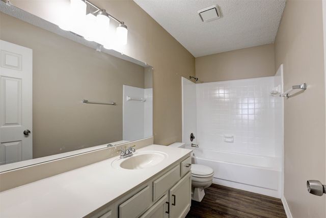 202 Lavender Drive, Cedar Hill, TX 75104