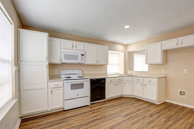 202 Lavender Drive, Cedar Hill, TX 75104