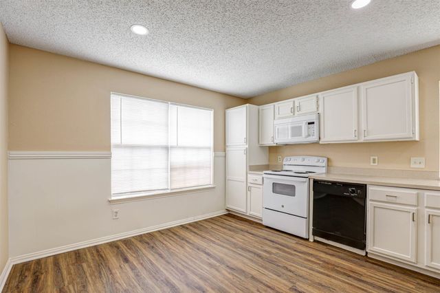 202 Lavender Drive, Cedar Hill, TX 75104