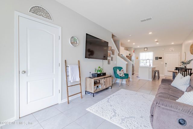 575 OAKLEAF PLANTATION Parkway 1606, Orange Park, FL 32065