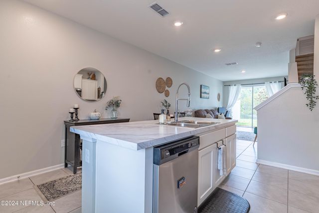 575 OAKLEAF PLANTATION Parkway 1606, Orange Park, FL 32065