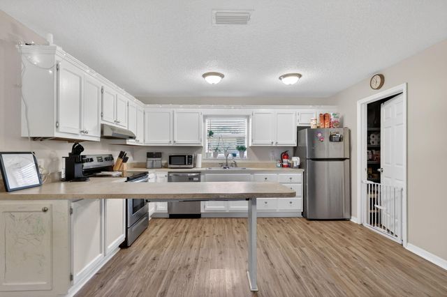 3382 NW 22nd Avenue, Okeechobee, FL 34972