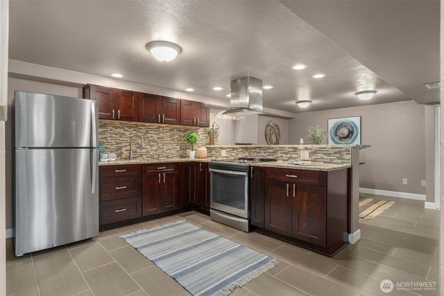 2820 S 152nd ST, Seatac, WA 98188