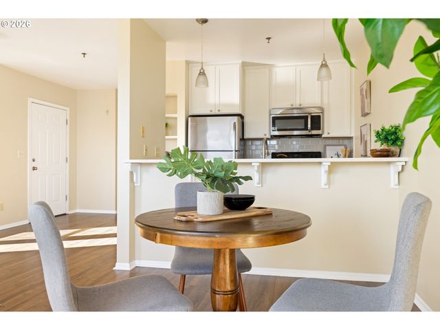 310 Nw UPTOWN Ter 2B, Portland, OR 97210