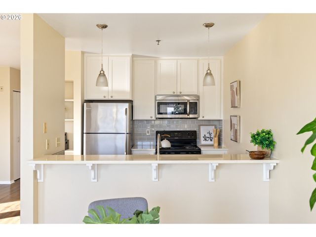 310 Nw UPTOWN Ter 2B, Portland, OR 97210