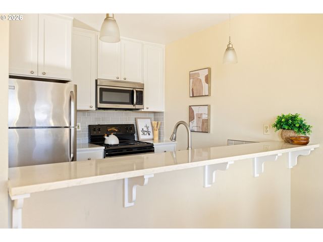 310 Nw UPTOWN Ter 2B, Portland, OR 97210