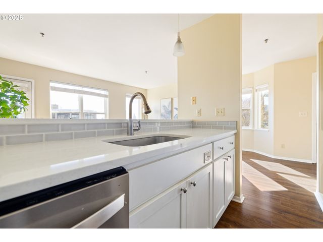 310 Nw UPTOWN Ter 2B, Portland, OR 97210