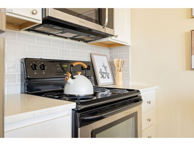 310 Nw UPTOWN Ter 2B, Portland, OR 97210