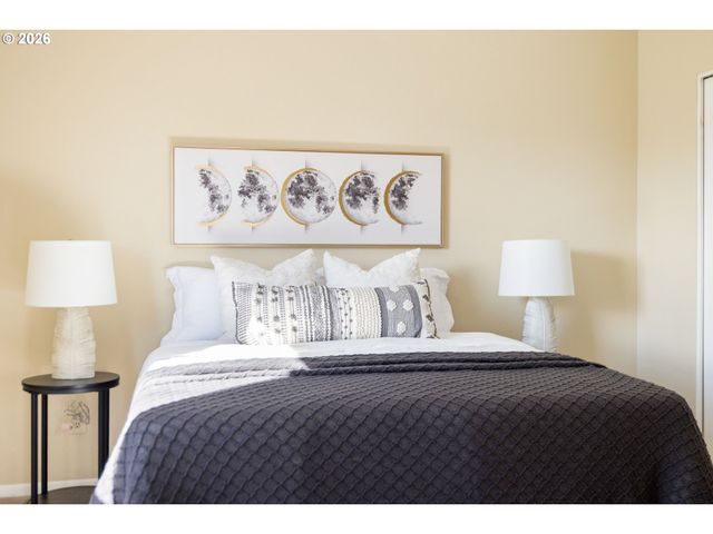 310 Nw UPTOWN Ter 2B, Portland, OR 97210