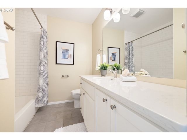 310 Nw UPTOWN Ter 2B, Portland, OR 97210