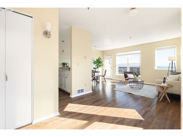 310 Nw UPTOWN Ter 2B, Portland, OR 97210