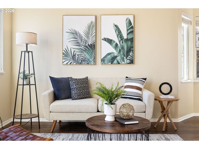 310 Nw UPTOWN Ter 2B, Portland, OR 97210