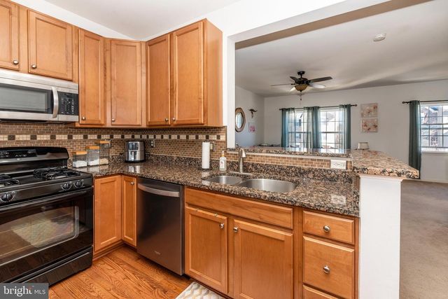 8 SHOEMAKER DR, Swedesboro, NJ 08085