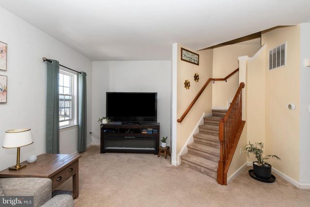 8 SHOEMAKER DR, Swedesboro, NJ 08085