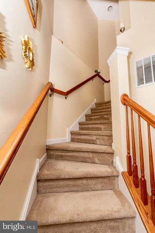 8 SHOEMAKER DR, Swedesboro, NJ 08085