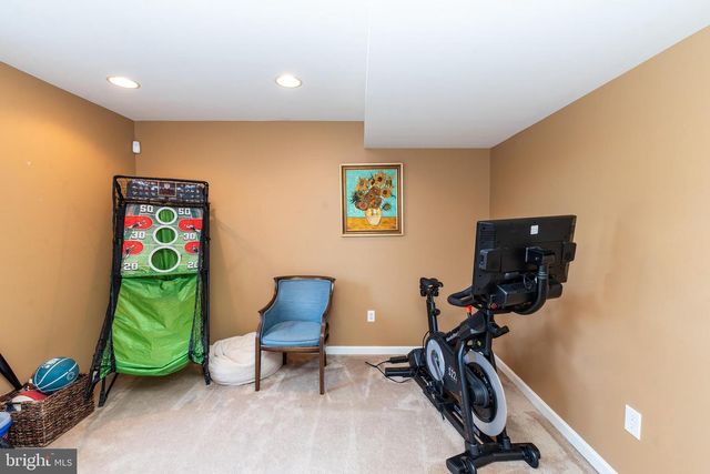 8 SHOEMAKER DR, Swedesboro, NJ 08085