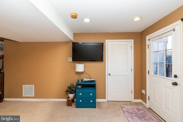 8 SHOEMAKER DR, Swedesboro, NJ 08085