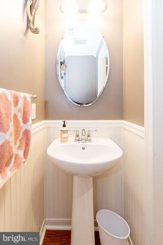 8 SHOEMAKER DR, Swedesboro, NJ 08085