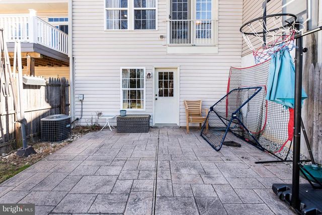 8 SHOEMAKER DR, Swedesboro, NJ 08085