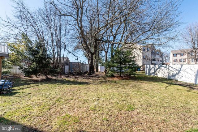 8 SHOEMAKER DR, Swedesboro, NJ 08085