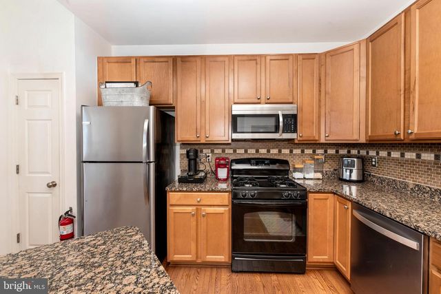 8 SHOEMAKER DR, Swedesboro, NJ 08085