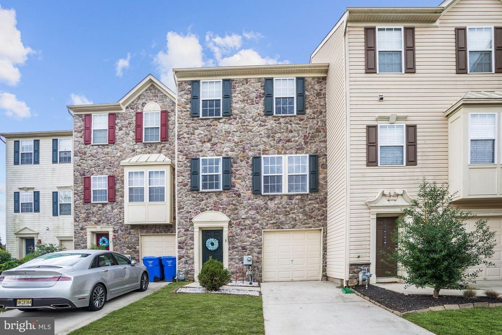 8 SHOEMAKER DR, Swedesboro, NJ 08085