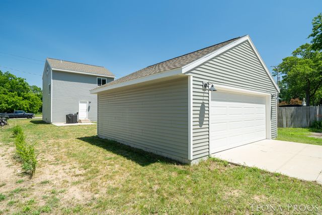 1379 Pine Street, Muskegon, MI 49442