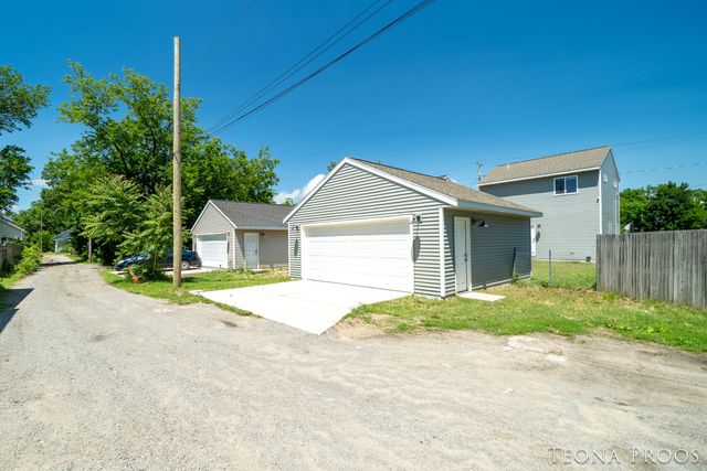 1379 Pine Street, Muskegon, MI 49442