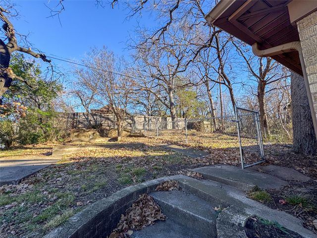 1431 W Chestnut Street, Denison, TX 75020