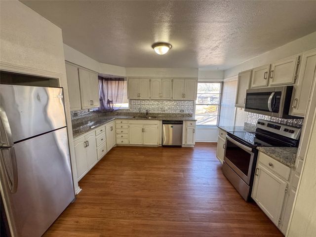 1431 W Chestnut Street, Denison, TX 75020