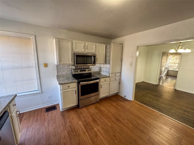 1431 W Chestnut Street, Denison, TX 75020