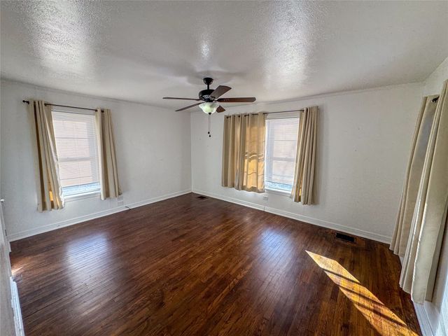 1431 W Chestnut Street, Denison, TX 75020