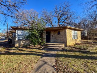 1431 W Chestnut Street, Denison, TX 75020