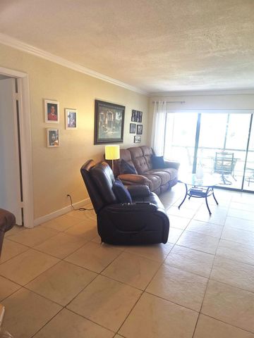 5715 FAIRWAY PARK Drive 201, Boynton Beach, FL 33437