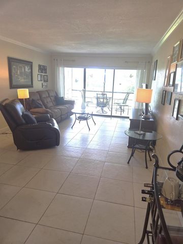 5715 FAIRWAY PARK Drive 201, Boynton Beach, FL 33437
