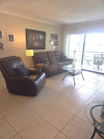 5715 FAIRWAY PARK Drive 201, Boynton Beach, FL 33437
