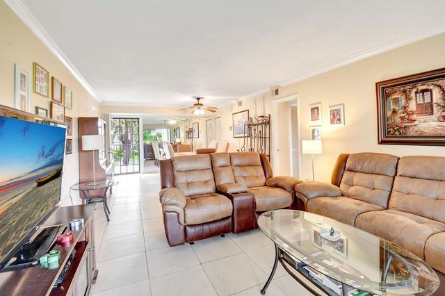 5715 FAIRWAY PARK Drive 201, Boynton Beach, FL 33437