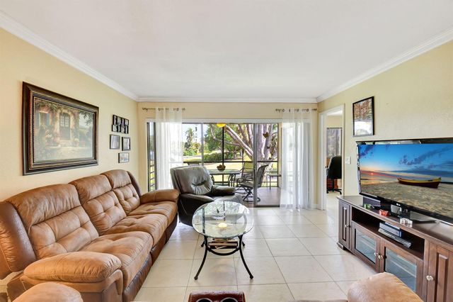 5715 FAIRWAY PARK Drive 201, Boynton Beach, FL 33437