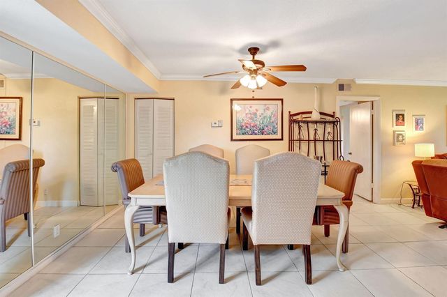 5715 FAIRWAY PARK Drive 201, Boynton Beach, FL 33437
