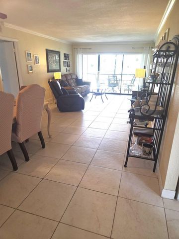 5715 FAIRWAY PARK Drive 201, Boynton Beach, FL 33437